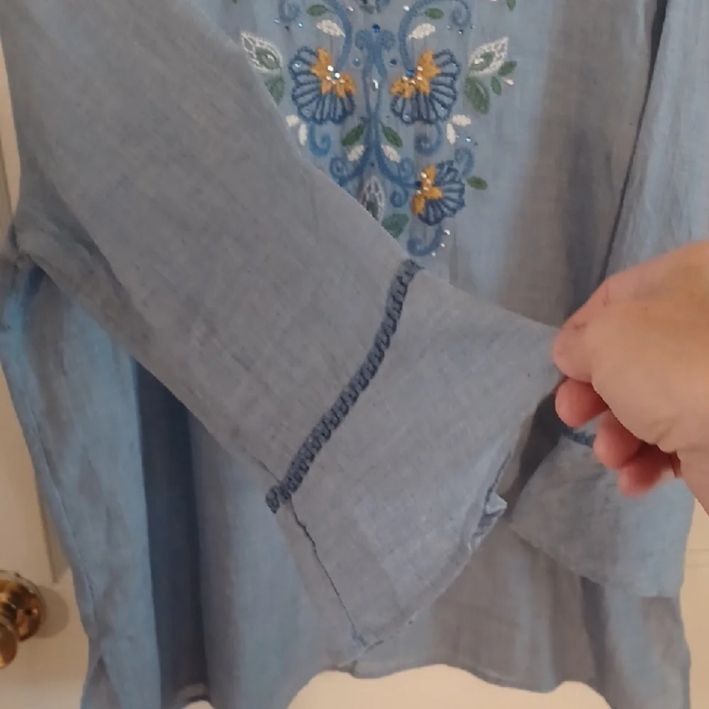 Alfred Dunner Blue Embellished Bell Sleeve Tunic Tip Size Large - Picture 3 of 5